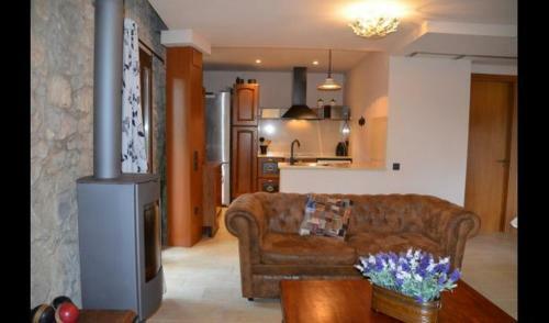 La Nou de Bergueda Villa Sleeps 4 With Pool