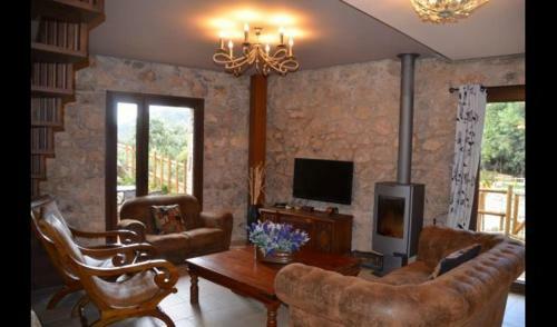 La Nou de Bergueda Villa Sleeps 4 With Pool