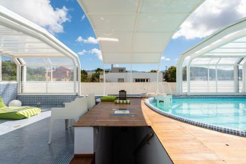 Amplia Villa de Lujo Con Piscina Climatizada
