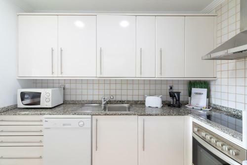 Apartamento Flatguest Ramblas Golf 6c - Parking + Pool + Gym