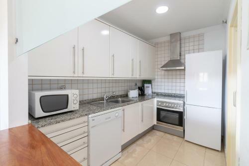 Apartamento Flatguest Ramblas Golf 6c - Parking + Pool + Gym