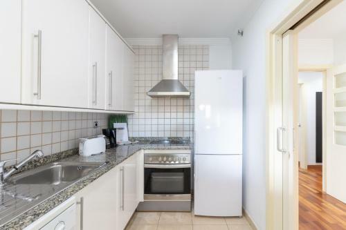 Apartamento Flatguest Ramblas Golf 6c - Parking + Pool + Gym