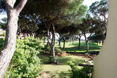 Cozy Golf Villa In Cascais