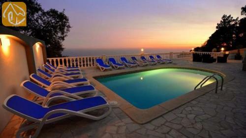 Lloret de Mar Villa Sleeps 17 Pool Wifi