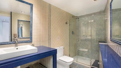 Lloret de Mar Villa Sleeps 8 With Pool And Air Con