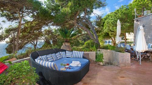 Lloret de Mar Villa Sleeps 8 With Pool And Air Con