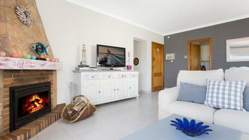 Villa In Lloret de Mar Sleeps 6 Includes Swimming Pool 5