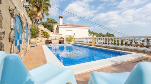Villa In Lloret de Mar Sleeps 6 Includes Swimming Pool 5