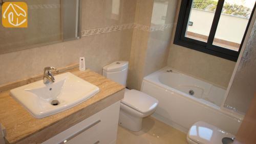 Lloret de Mar Apartment Sleeps 8 Pool Air Con Wifi
