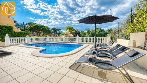 Lloret de Mar Villa Sleeps 7 Pool Air Con Wifi