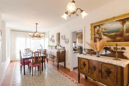Lloret de Mar Villa Sleeps 6 With Pool And Free Wifi
