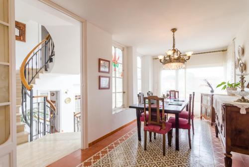 Lloret de Mar Villa Sleeps 6 With Pool And Free Wifi