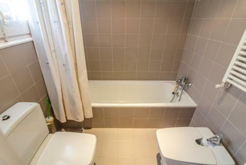 Lloret de Mar Villa Sleeps 6 With Pool And Free Wifi