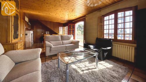 Lloret de Mar Villa Sleeps 10 With Pool And Wifi