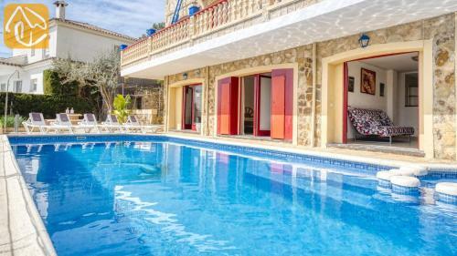 Lloret de Mar Villa Sleeps 10 With Pool And Wifi