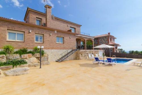 Lloret de Mar Villa Sleeps 8 Pool Air Con Wifi