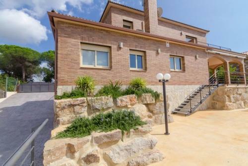 Lloret de Mar Villa Sleeps 8 Pool Air Con Wifi