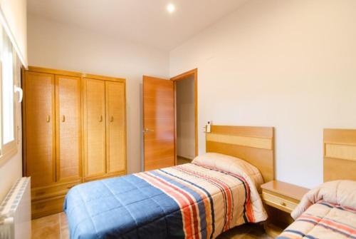 Lloret de Mar Villa Sleeps 8 Pool Air Con Wifi