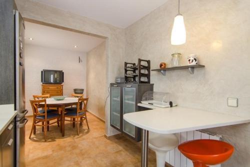 Lloret de Mar Villa Sleeps 8 Pool Air Con Wifi