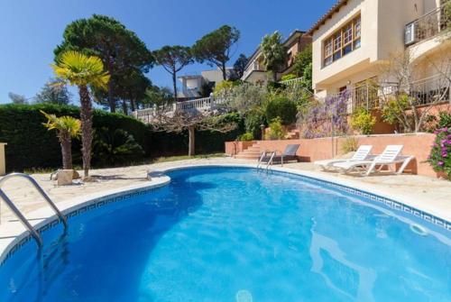 Lloret de Mar Villa Sleeps 10 Pool Air Con Wifi