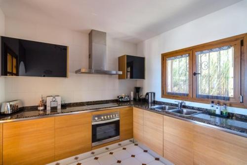 Lloret de Mar Villa Sleeps 10 Pool Air Con Wifi