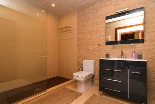 Lloret de Mar Villa Sleeps 10 Pool Air Con Wifi