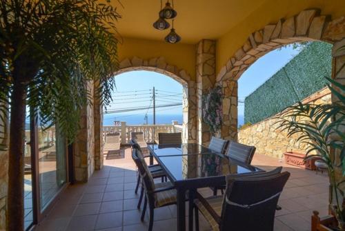 Lloret de Mar Villa Sleeps 10 Pool Air Con Wifi