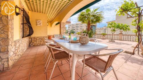 Lloret de Mar Villa Sleeps 12 Pool Air Con Wifi