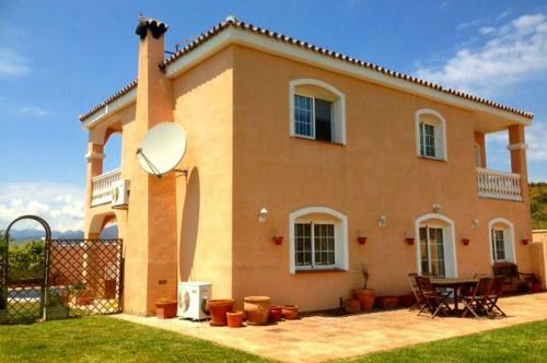 Malaga Villa Sleeps 10 With Pool And Air Con