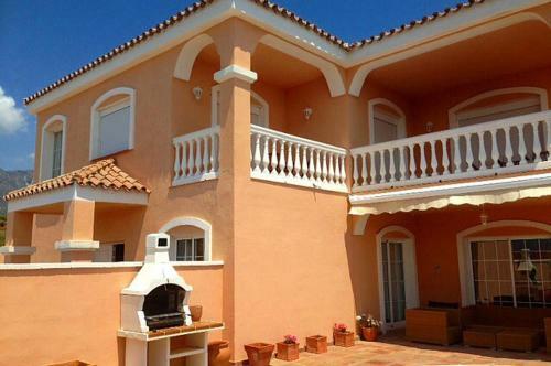 Malaga Villa Sleeps 10 With Pool And Air Con