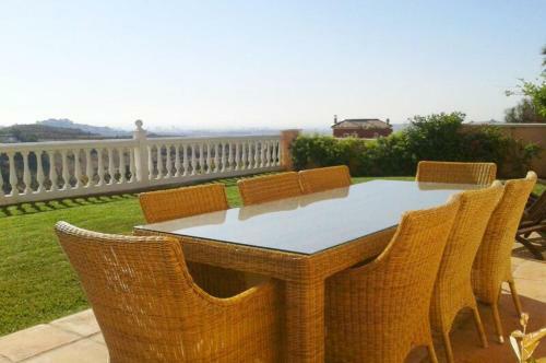 Malaga Villa Sleeps 10 With Pool And Air Con