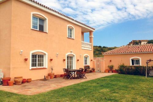 Malaga Villa Sleeps 10 With Pool And Air Con
