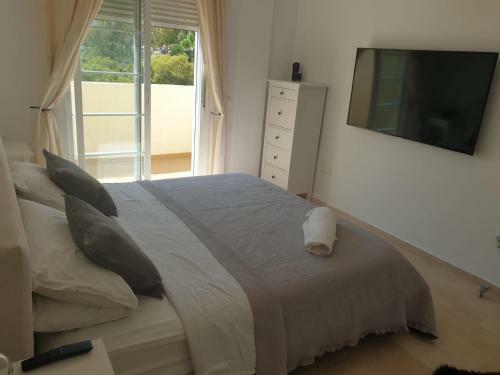 Remarkable 3-bed House In Marbella