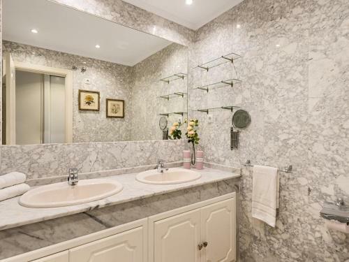 Apartamento de 2 Dormitorios En Medina Garden