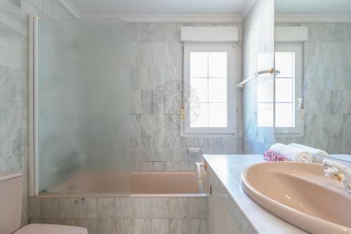 Marbella Center Villa By Dahlia Group