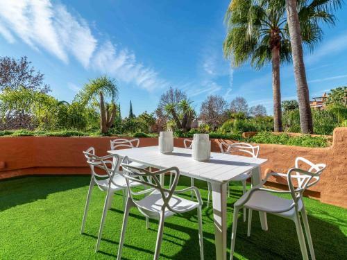 La Alzambra Peaceful Hideaway With Sea Views