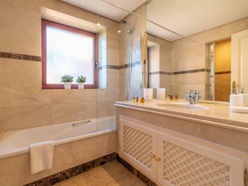 La Alzambra Peaceful Hideaway With Sea Views