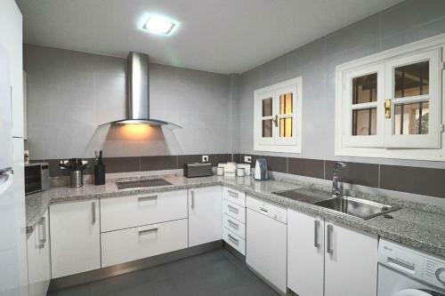 Elegant Apartment In Puerto Banus