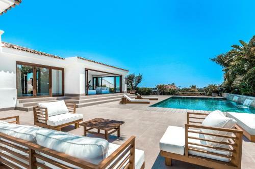 Designer Villa Luxury Cinema Pool View Nueva Andalucia
