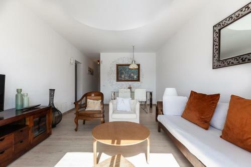 Aloha Puerto Ban�s Beach Apartment