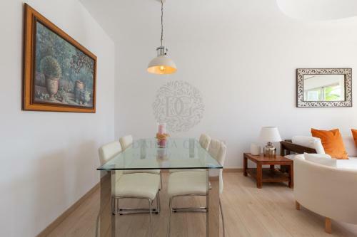 Aloha Puerto Ban�s Beach Apartment