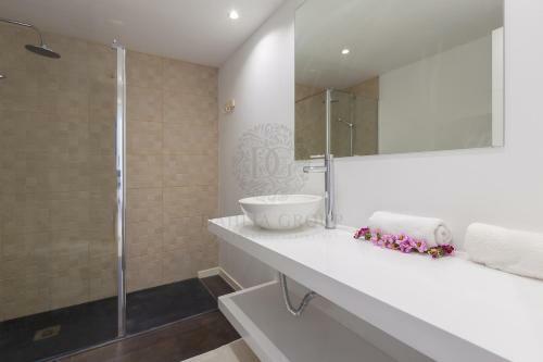 Aloha Puerto Ban�s Beach Apartment