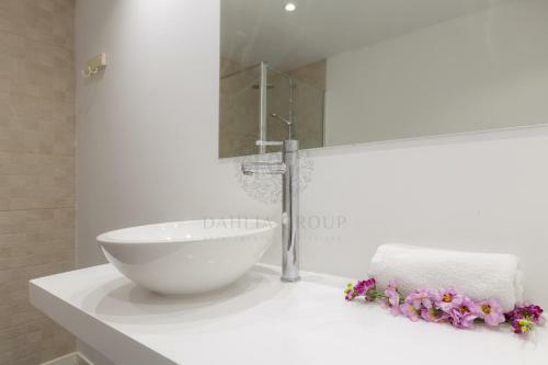 Aloha Puerto Ban�s Beach Apartment
