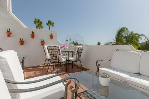 Aloha Puerto Ban�s Beach Apartment