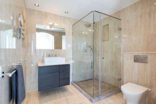Las Chapas Villa Sleeps 14 With Pool And Air Con