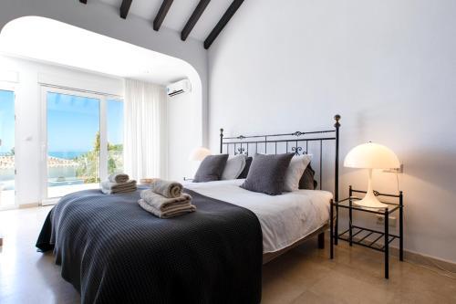 Las Chapas Villa Sleeps 14 With Pool And Air Con