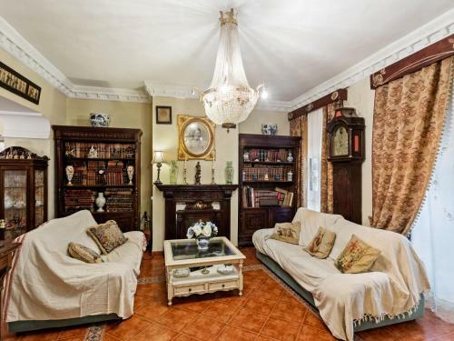 Timeless Holiday Home In Membrio With Swimming Pool