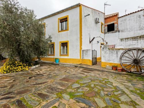 Timeless Holiday Home In Membrio With Swimming Pool