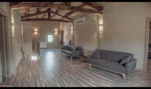 Montmajor Villa Sleeps 14 With Pool And Air Con