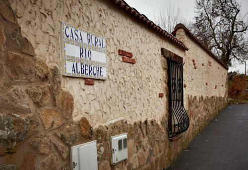 Casa Rio Alberche Y El Cortijo de Gredos